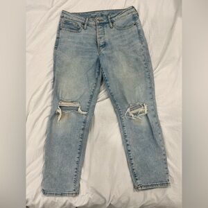 High-waisted short blue ripped jeans #highwaistedjeans